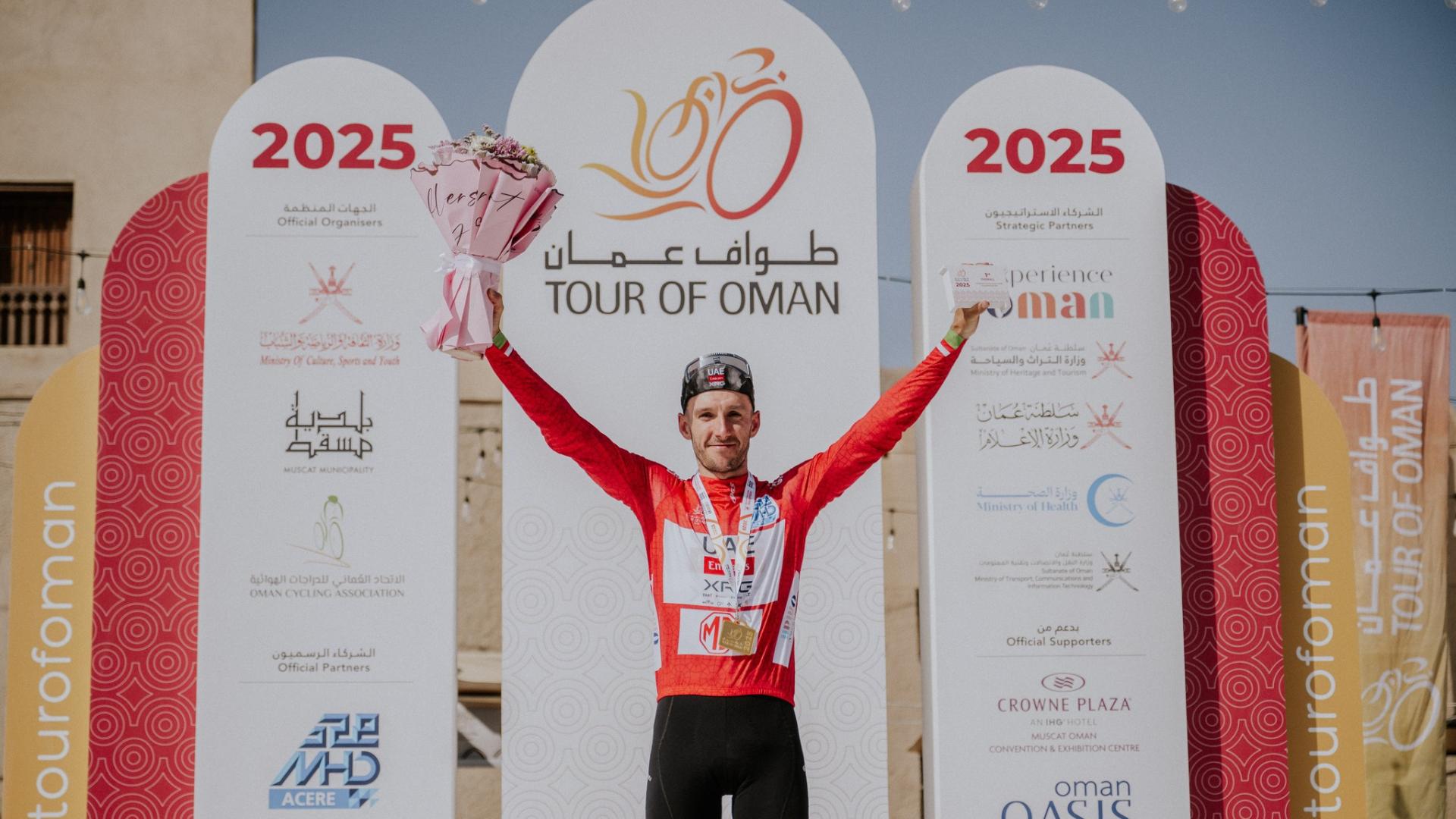Adam Yates v poslední etapě Okolo Ománu zvrátil celkové pořadí a obhájil loňské vítězství!